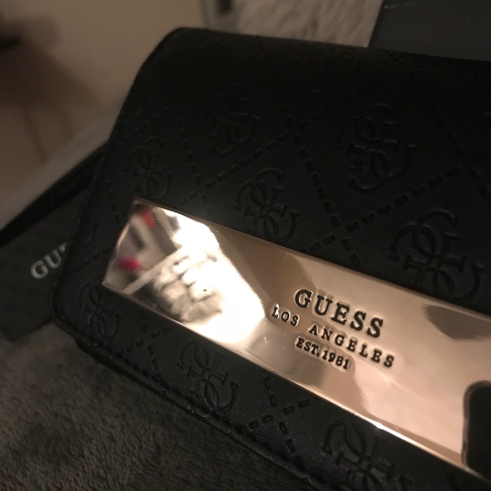 GUESS Wallet - Picture 2 of 6